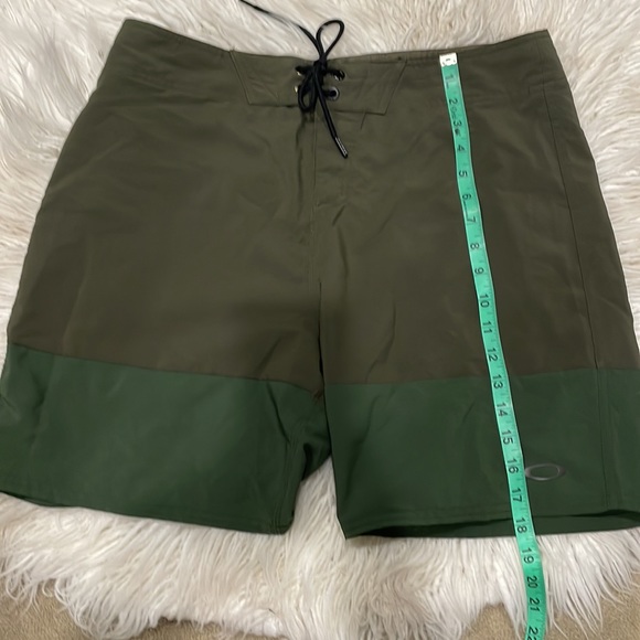 Oakley 18” board shorts men’s swim performance for 34 - Picture 7 of 8